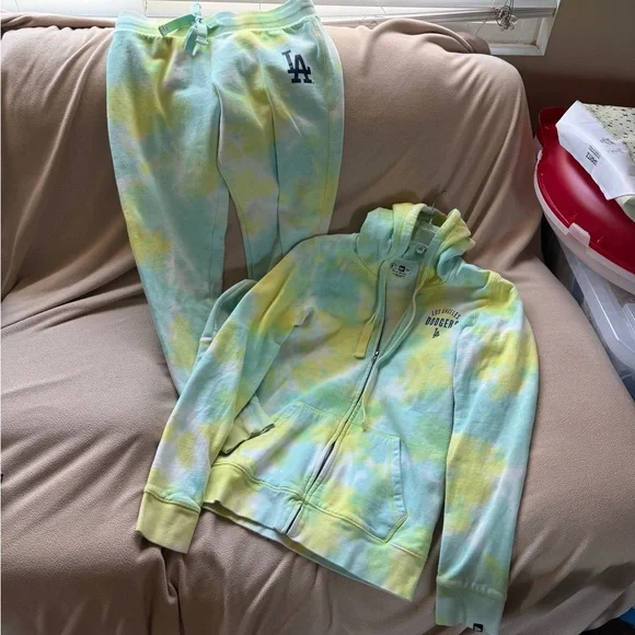 Dodgers Tie-Dye Jogger Set - Picture 2 of 11
